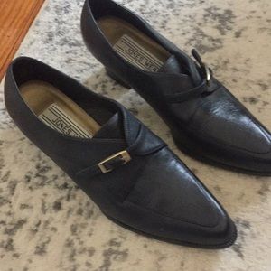 Navy 1 1/2 in heel shoe